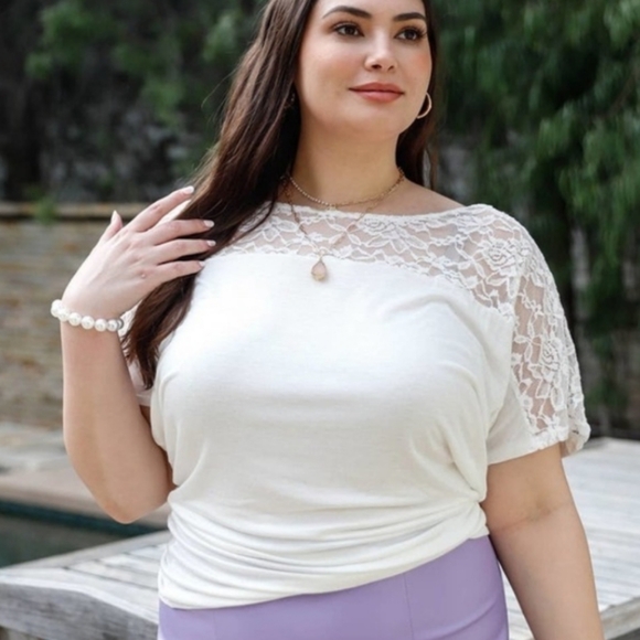 So Lovrie Tops - Lace Detail Short Sleeve Top